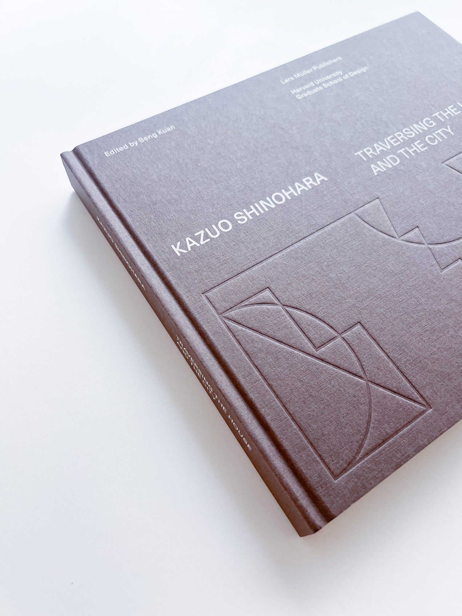 TRAVERSING THE HOUSE AND THE CITY / Kazuo Shinohara - 本屋青旗 Ao