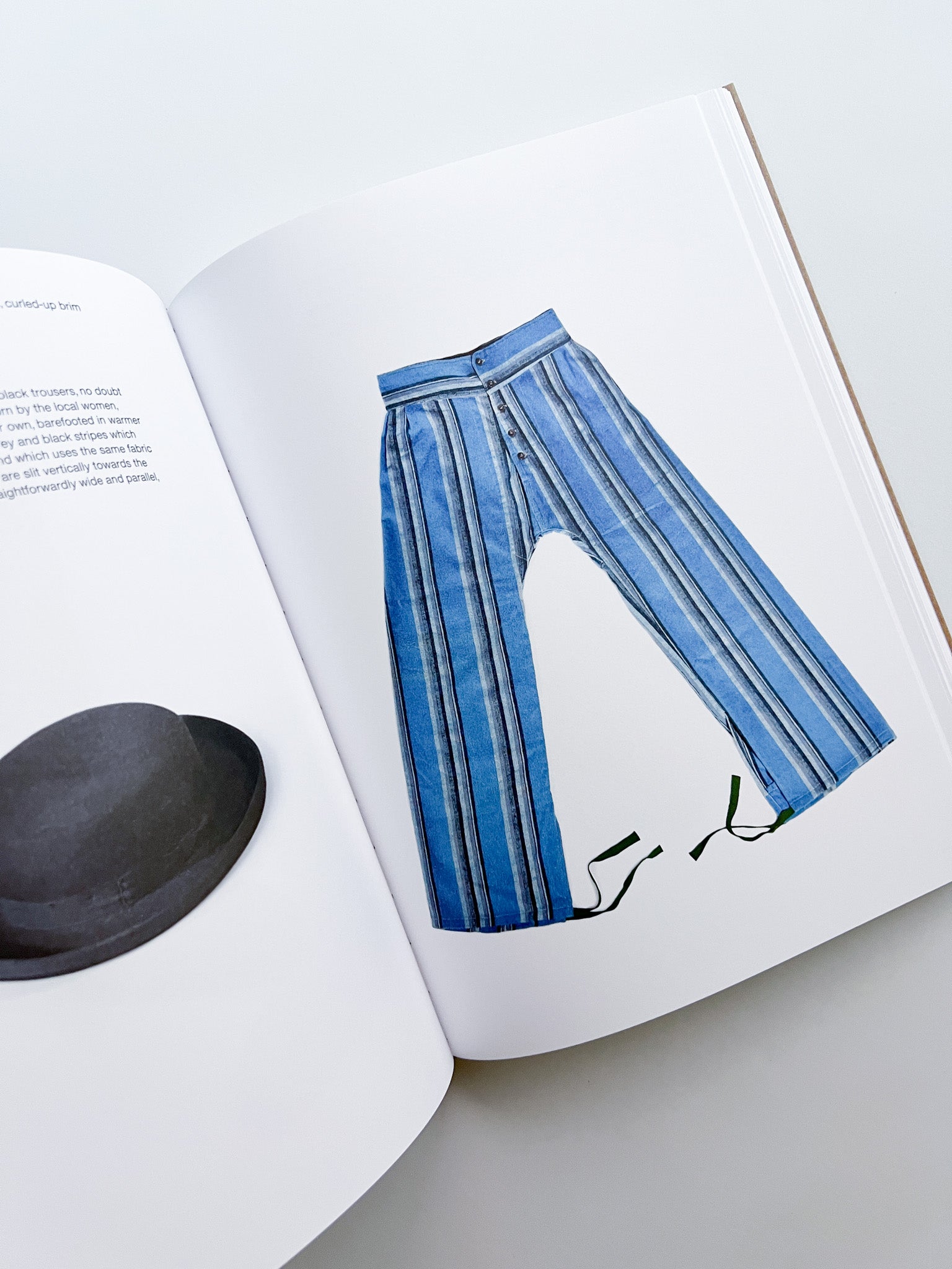 The Hard Life / Jasper Morrison - 本屋青旗 Ao-Hata Bookstore