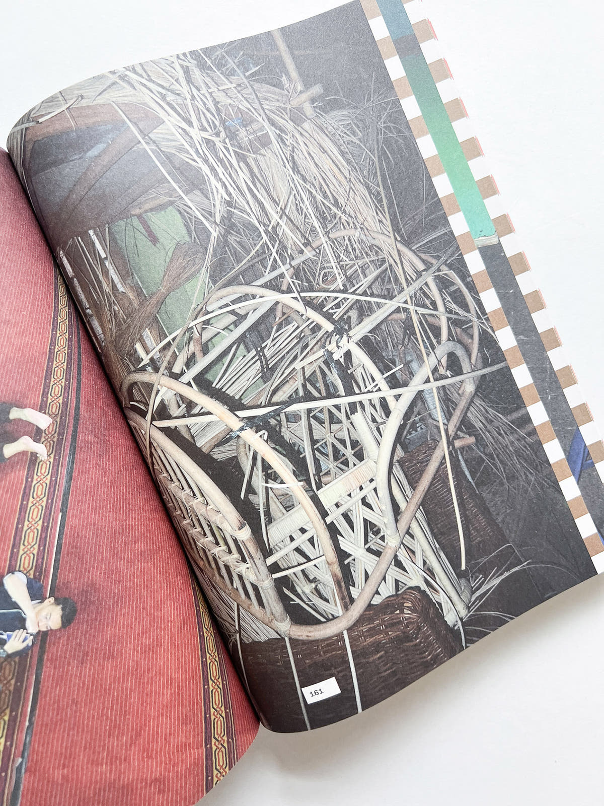 CROSS CULTURAL CHAIRS: 8 CHAIRS FROM 8 COUNTRIES: DIVERSIFYING MODERN SEATING / Matteo Guarnaccia