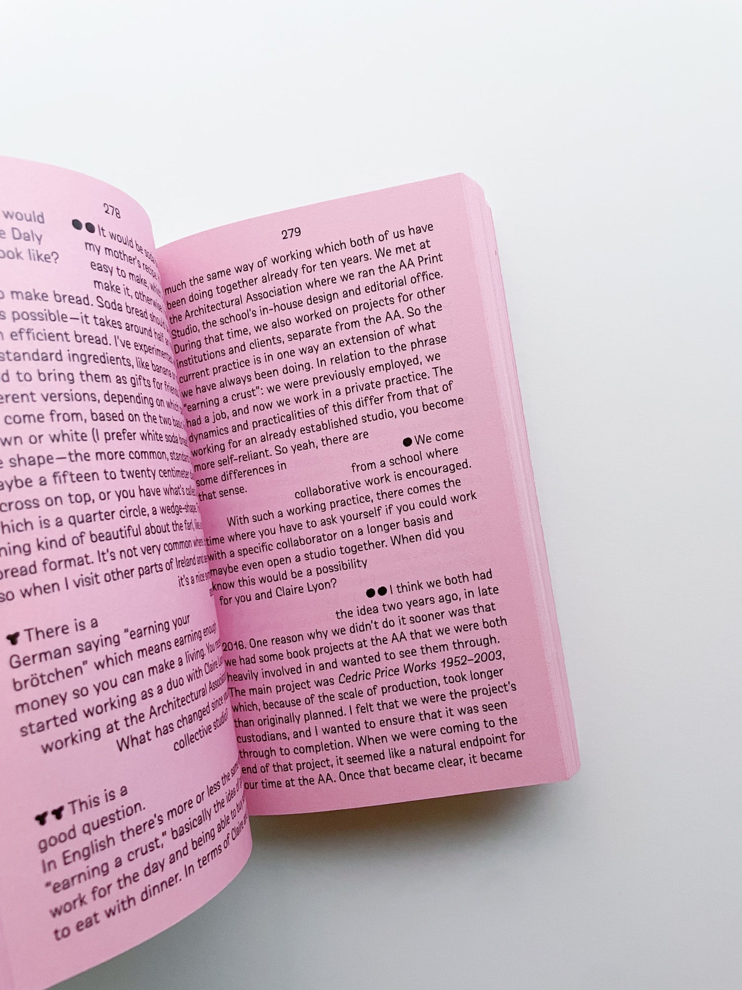 Questions? Looking for answers in the middle of somewhere / David Bennewith, Sereina Rothenberger