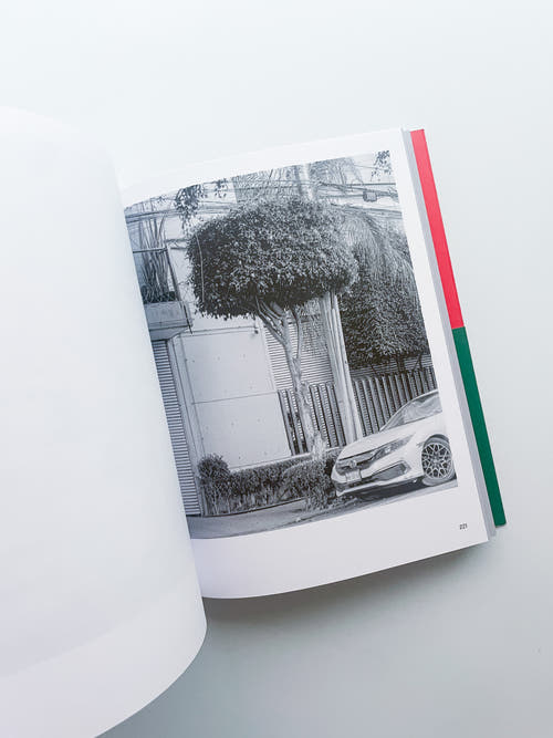 A Guide on Gardening / Rubén Montesinos