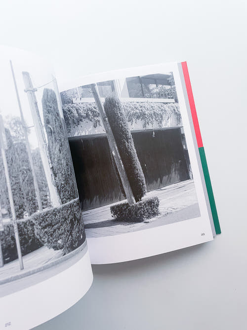 A Guide on Gardening / Rubén Montesinos