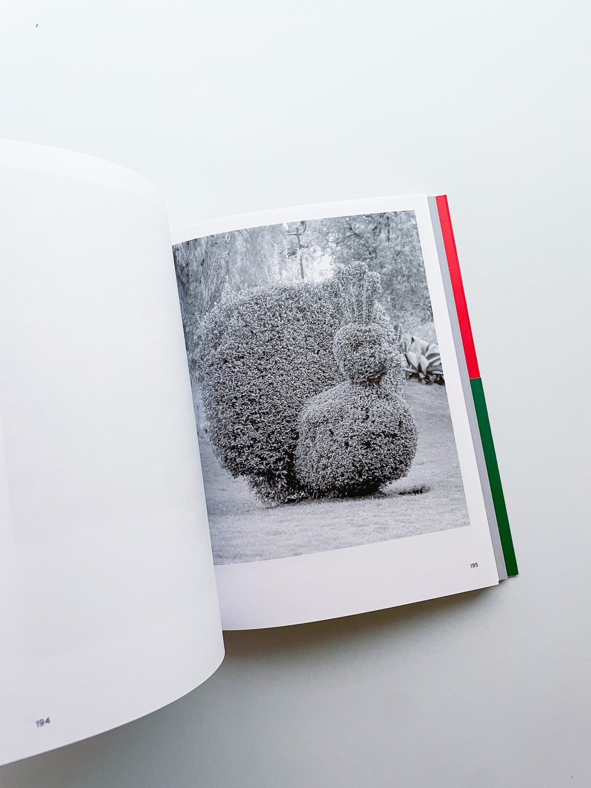 A Guide on Gardening / Rubén Montesinos