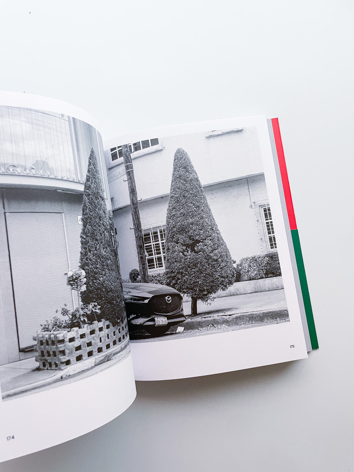 A Guide on Gardening / Rubén Montesinos