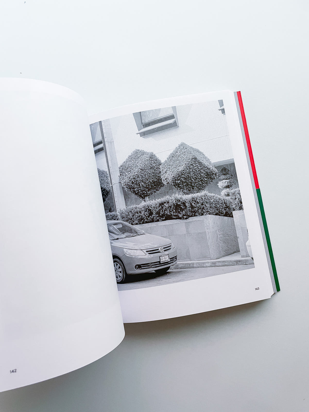 A Guide on Gardening / Rubén Montesinos