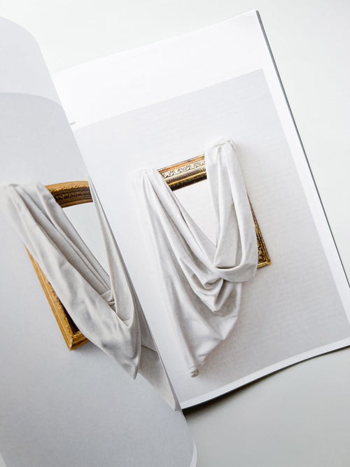 A MELTED SNOWMAN / Ryan Gander