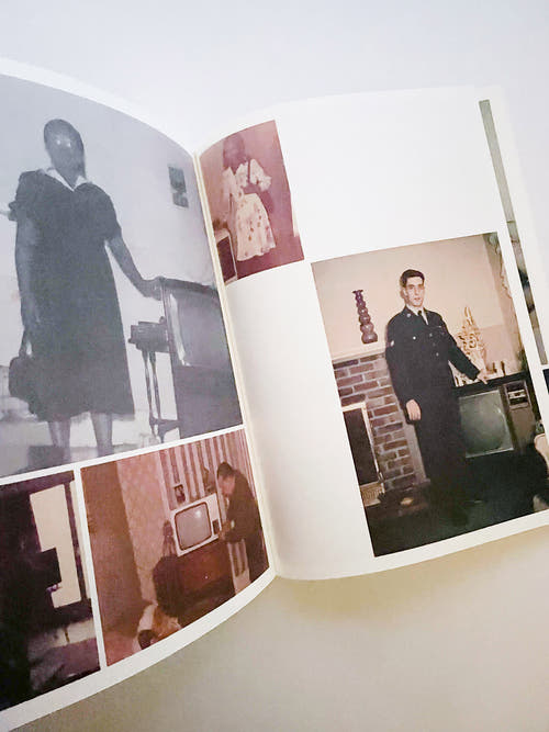 INCOMPLETE ENCYCLOPEDIA OF TOUCH / Erik Kessels, Karel de Mulder, Thomas Sauvin