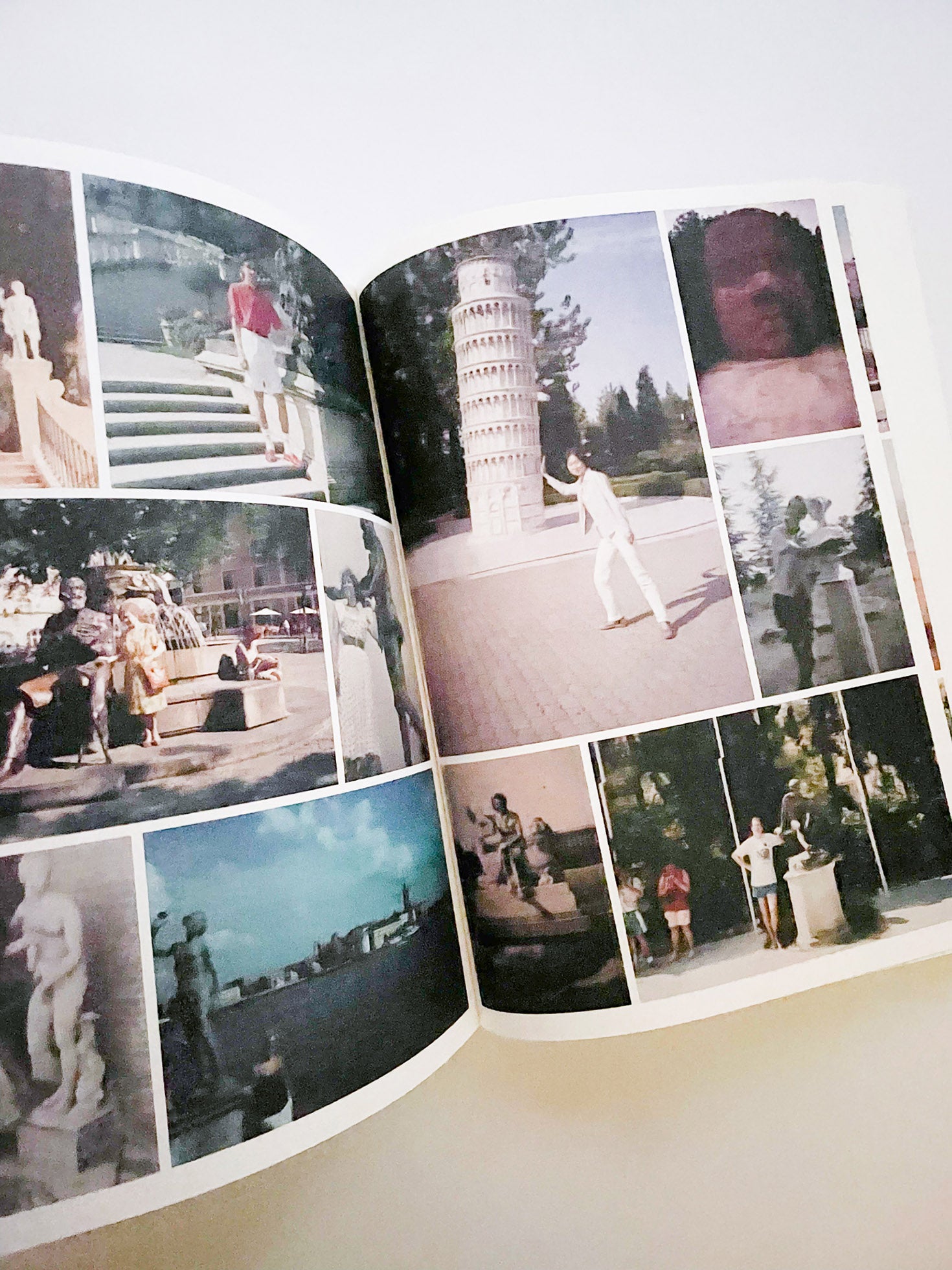 INCOMPLETE ENCYCLOPEDIA OF TOUCH / Erik Kessels, Karel de Mulder, Thomas Sauvin