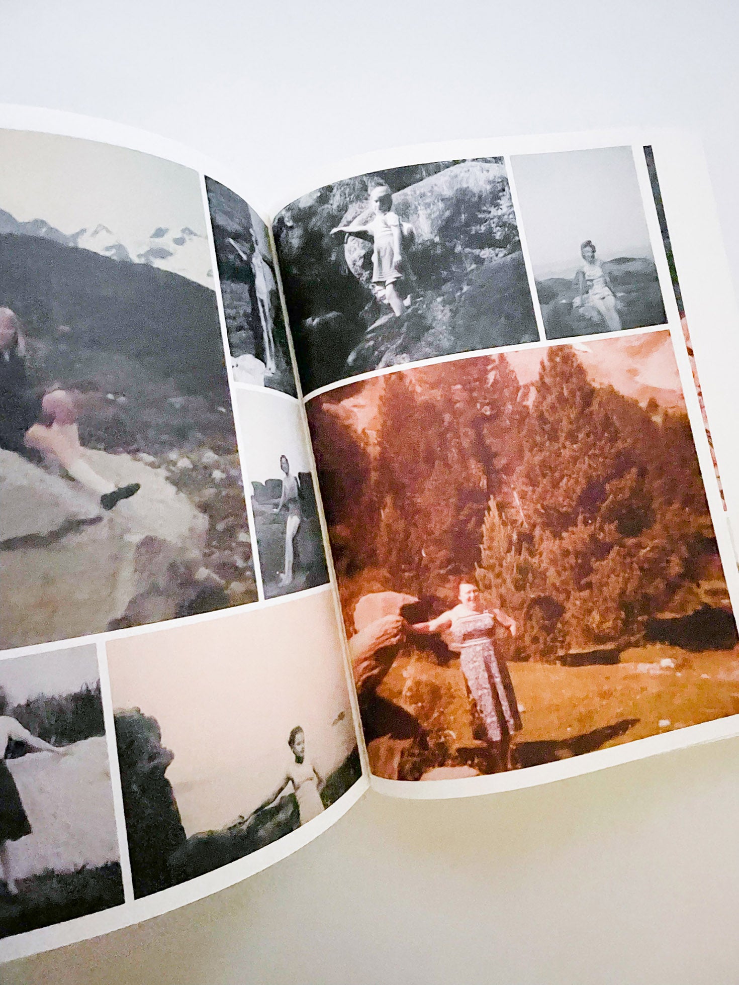 INCOMPLETE ENCYCLOPEDIA OF TOUCH / Erik Kessels, Karel de Mulder, Thomas Sauvin