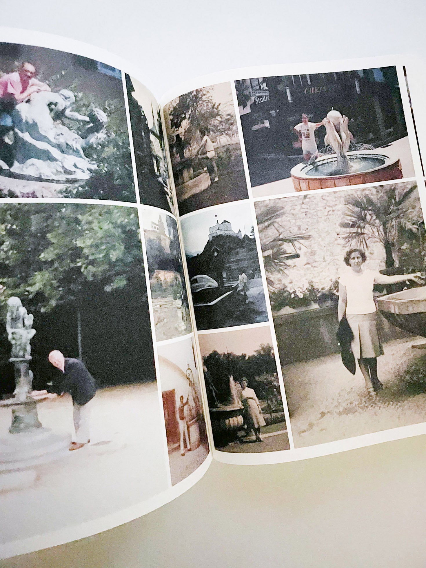 INCOMPLETE ENCYCLOPEDIA OF TOUCH / Erik Kessels, Karel de Mulder, Thomas Sauvin