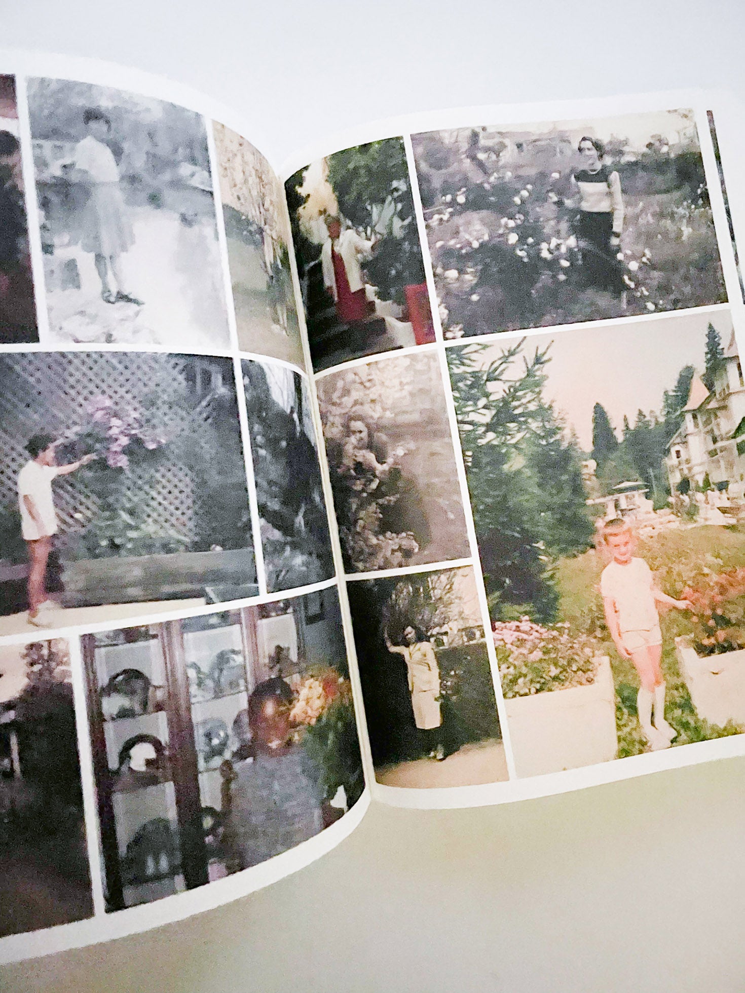 INCOMPLETE ENCYCLOPEDIA OF TOUCH / Erik Kessels, Karel de Mulder, Thomas Sauvin