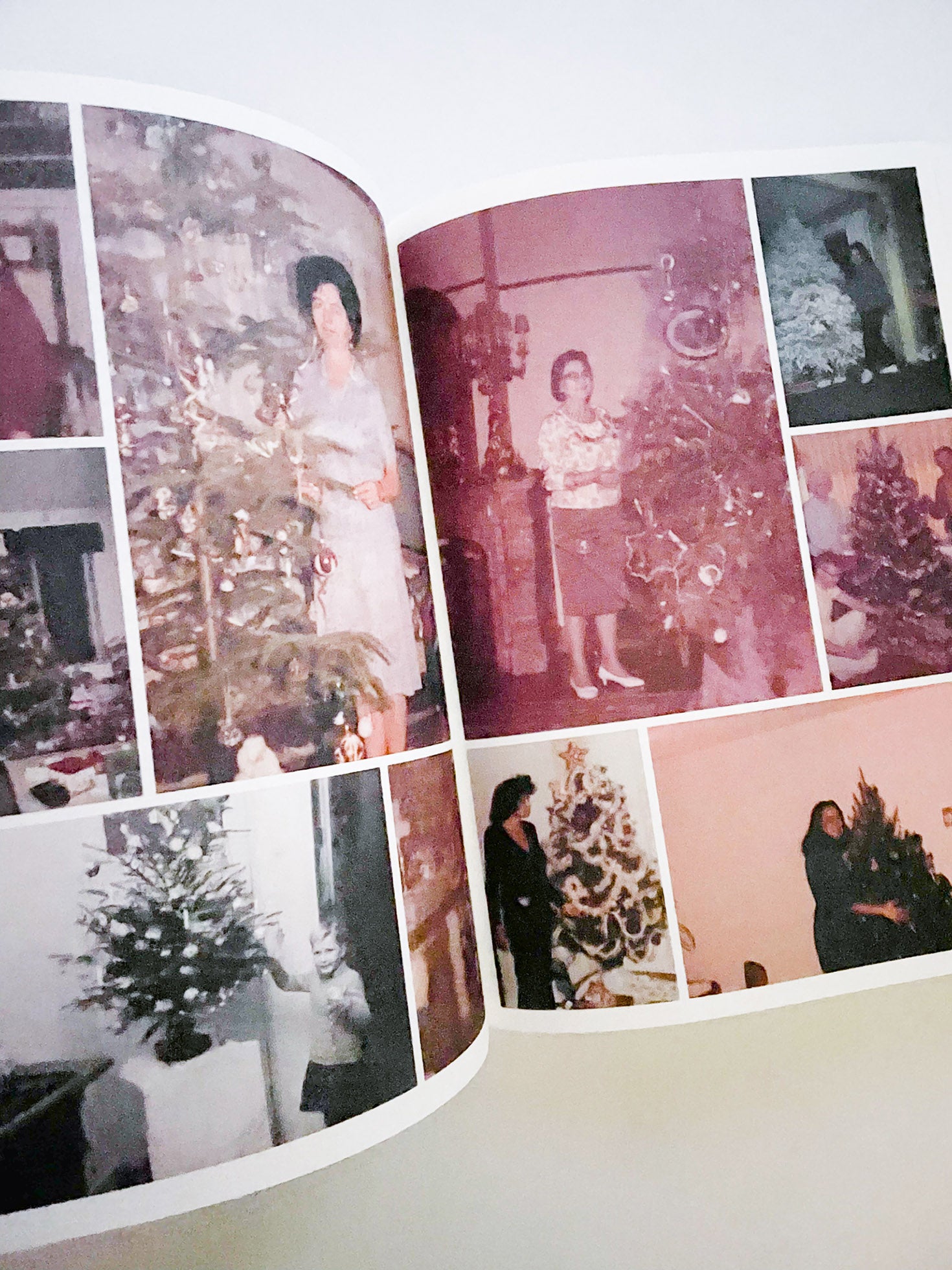 INCOMPLETE ENCYCLOPEDIA OF TOUCH / Erik Kessels, Karel de Mulder, Thomas Sauvin