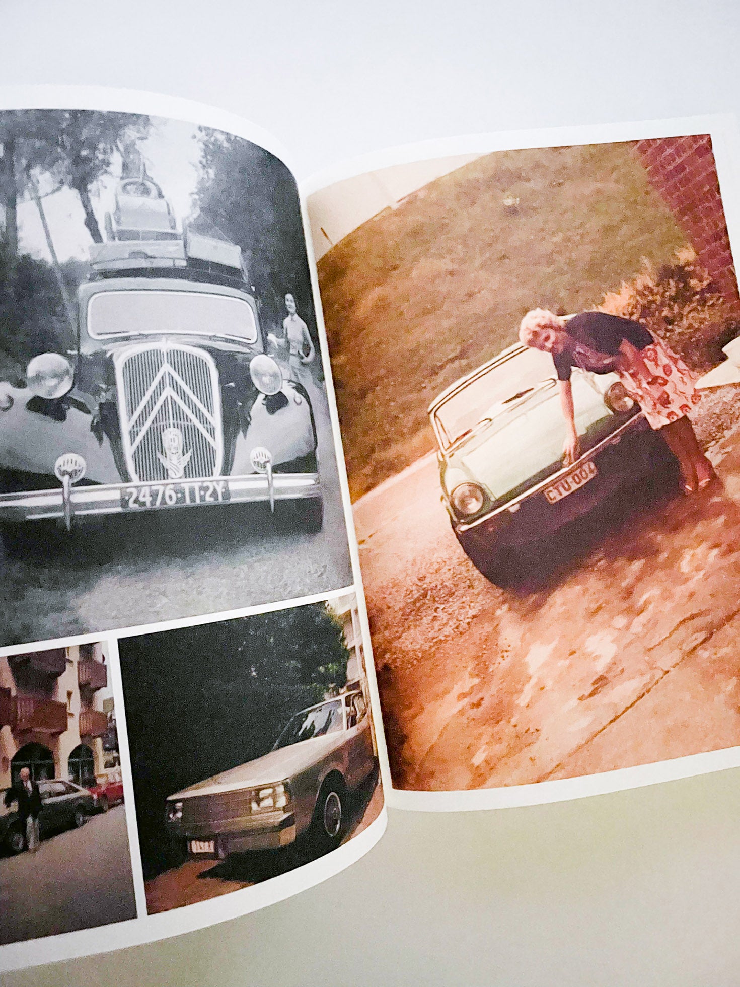 INCOMPLETE ENCYCLOPEDIA OF TOUCH / Erik Kessels, Karel de Mulder, Thomas Sauvin