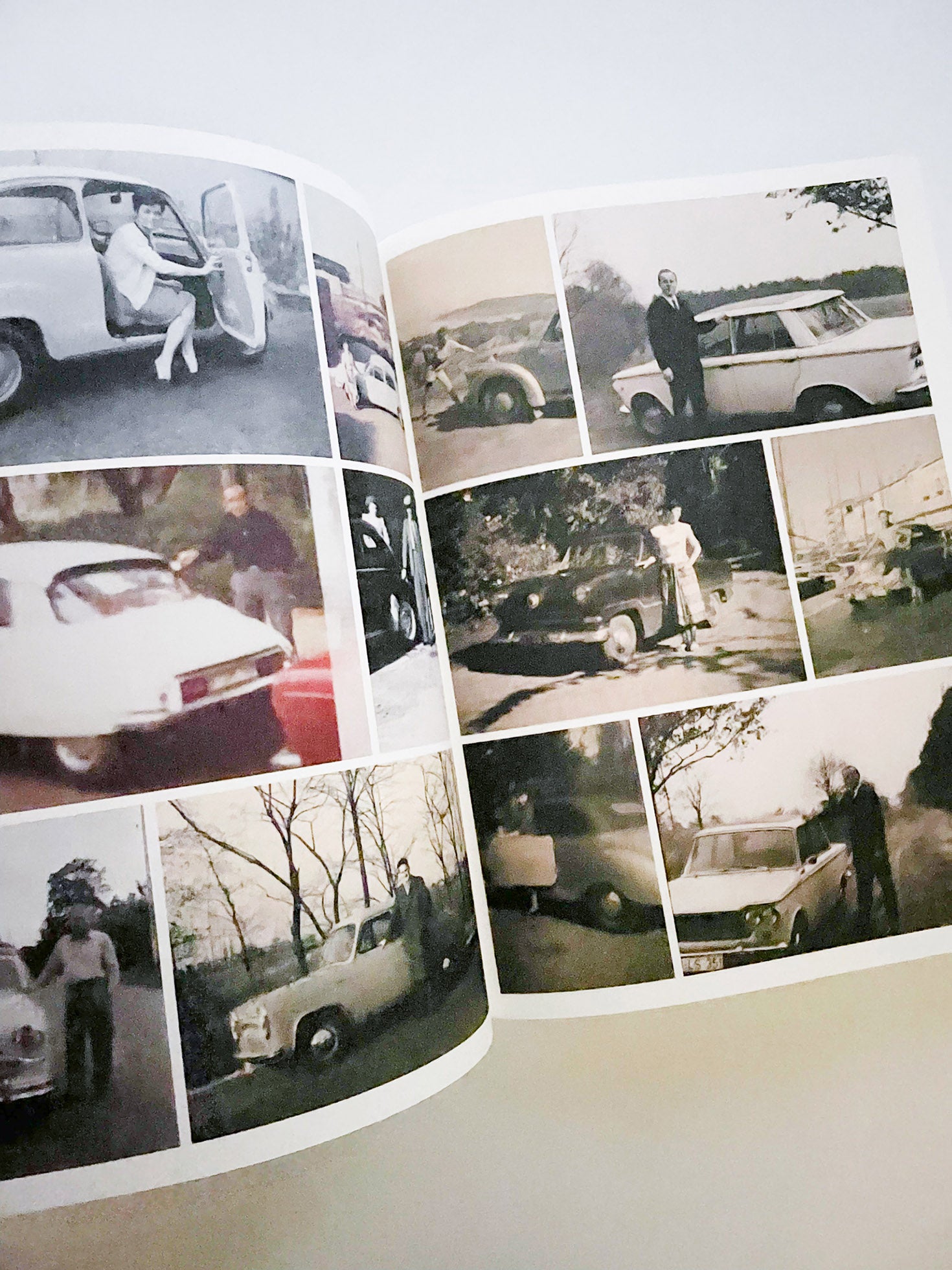 INCOMPLETE ENCYCLOPEDIA OF TOUCH / Erik Kessels, Karel de Mulder, Thomas Sauvin