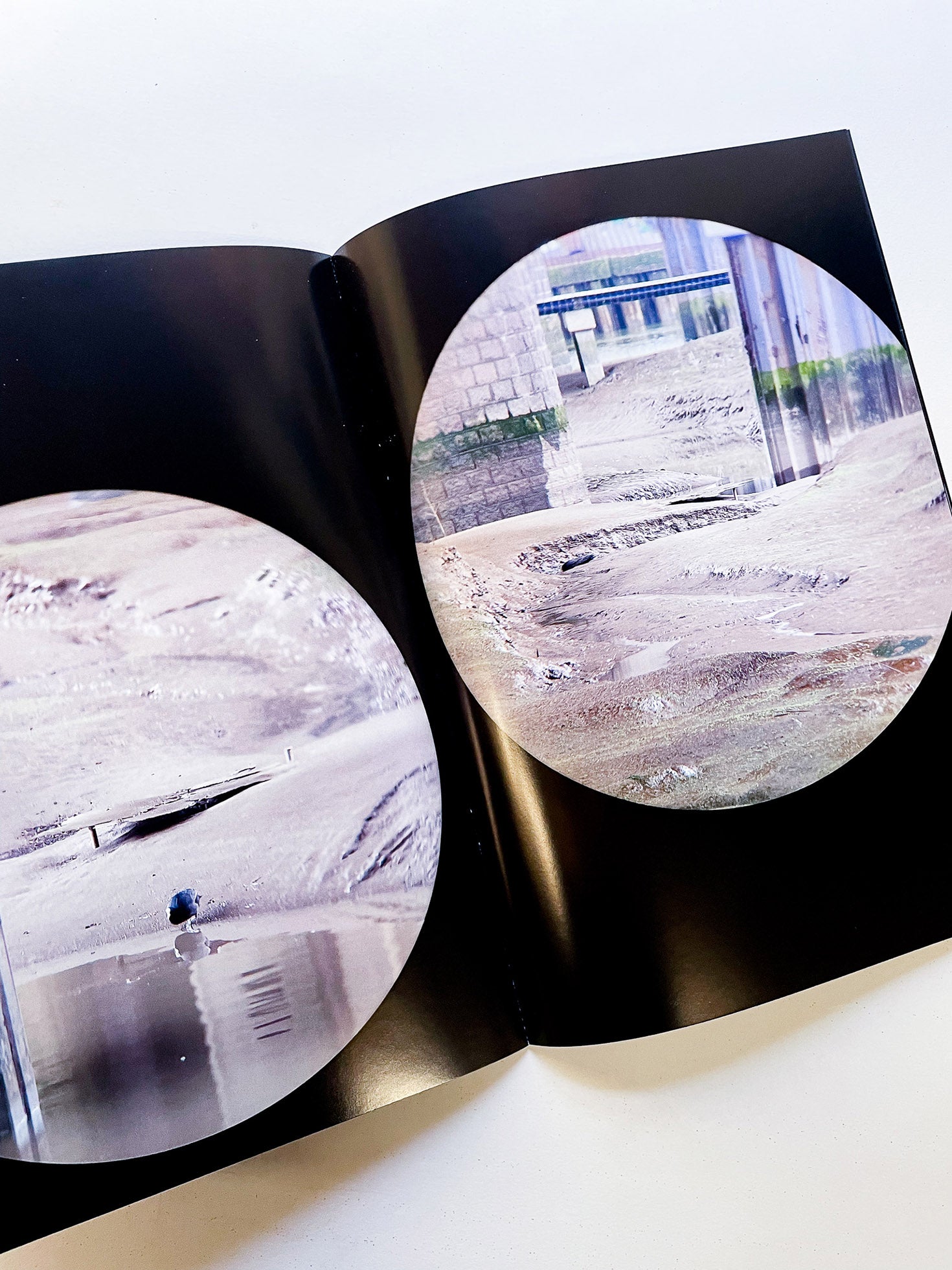 Foundations / Víctor Santamarina