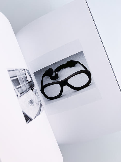 3000 Days of Archives Related to the Optics and Glasses Frame Industry