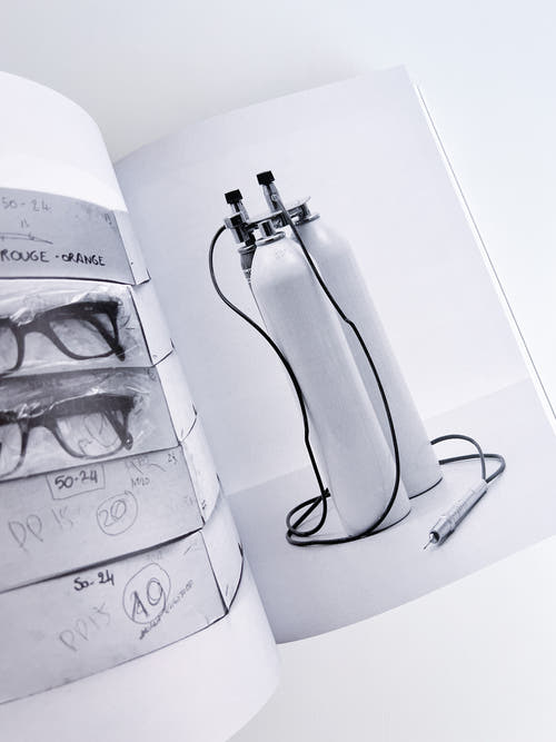 3000 Days of Archives Related to the Optics and Glasses Frame Industry