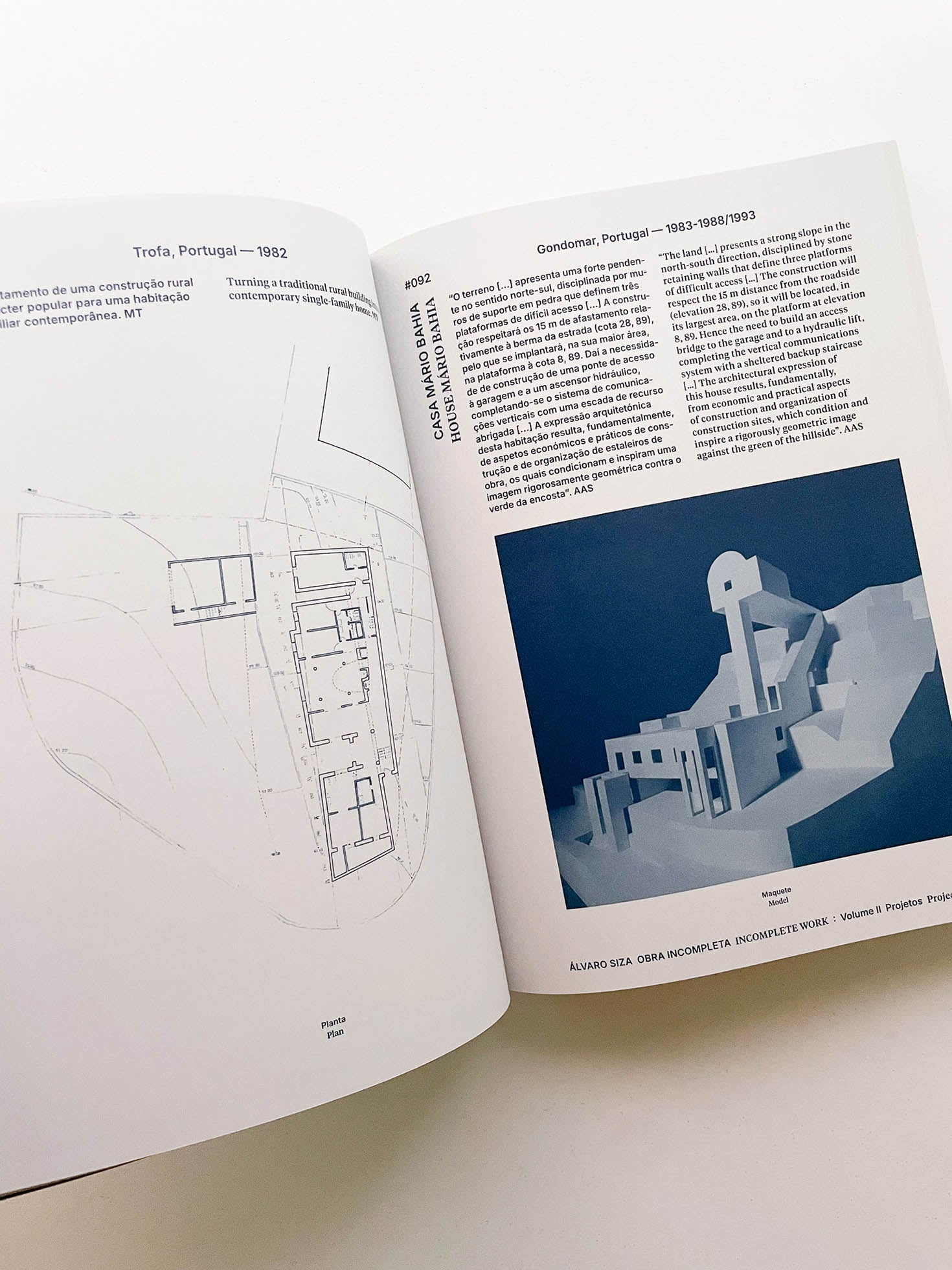 Incomplete Work / Álvaro Siza - 本 屋 青 旗 Ao-Hata Bookstore