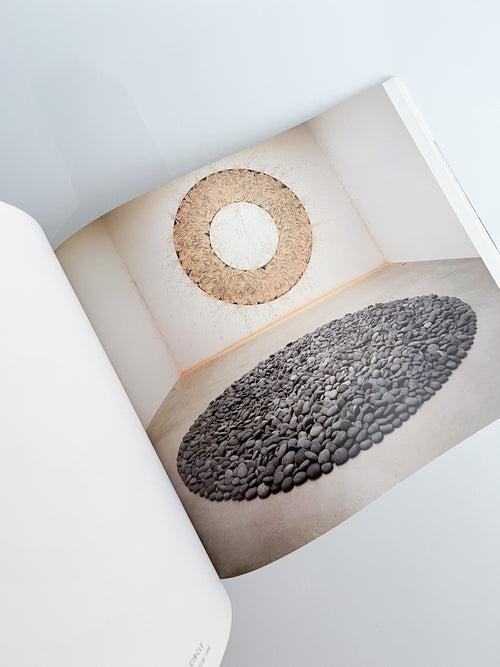 Walking in Circles / Richard Long
