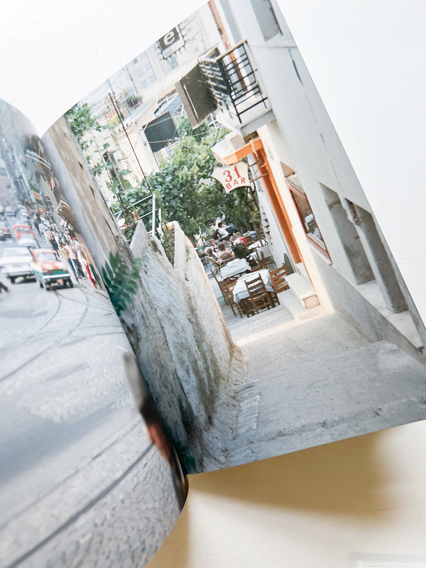 Street with human shadows / Kazuo Shinohara