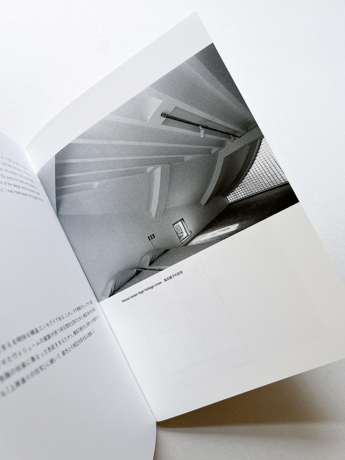 Street with human shadows / Kazuo Shinohara