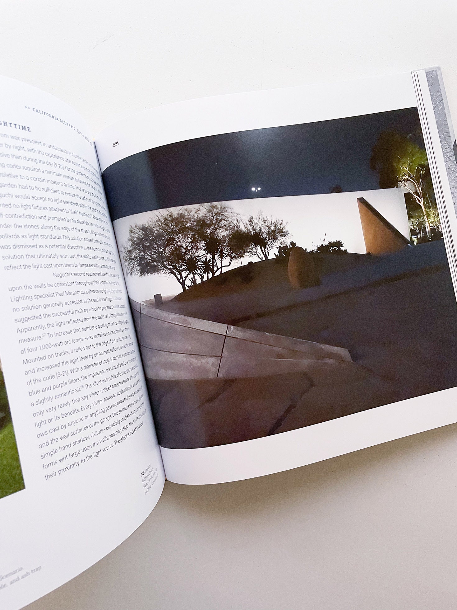 NOGUCHI'S GARDEN LANDSCAPE AS SCULPTURE / Isamu Noguchi - 本屋青旗