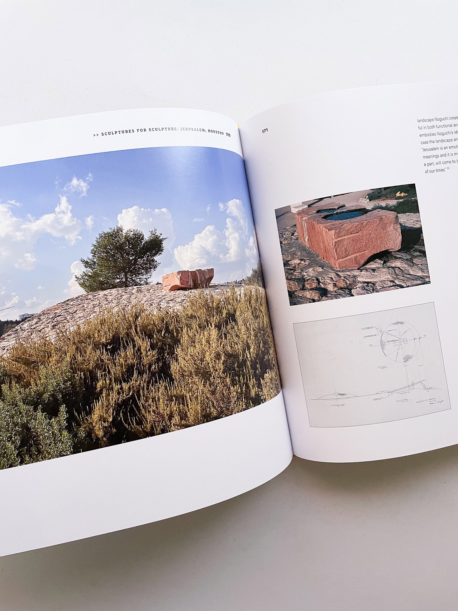 NOGUCHI'S GARDEN LANDSCAPE AS SCULPTURE / Isamu Noguchi - 本 屋 青