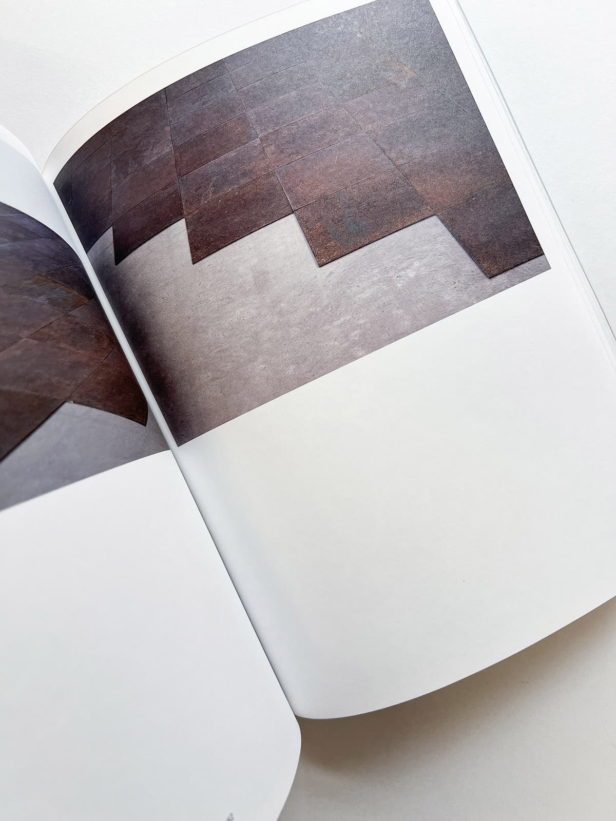 Between Sculpture and Poetry / CARL ANDRE　
