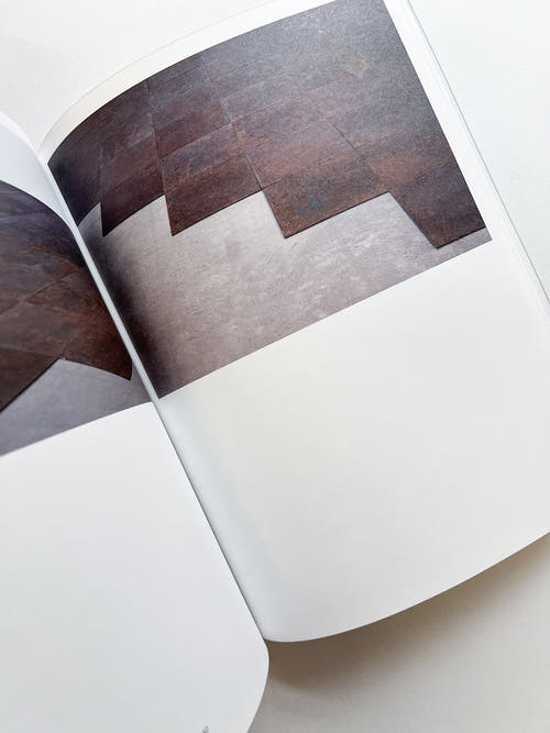 Between Sculpture and Poetry / CARL ANDRE　