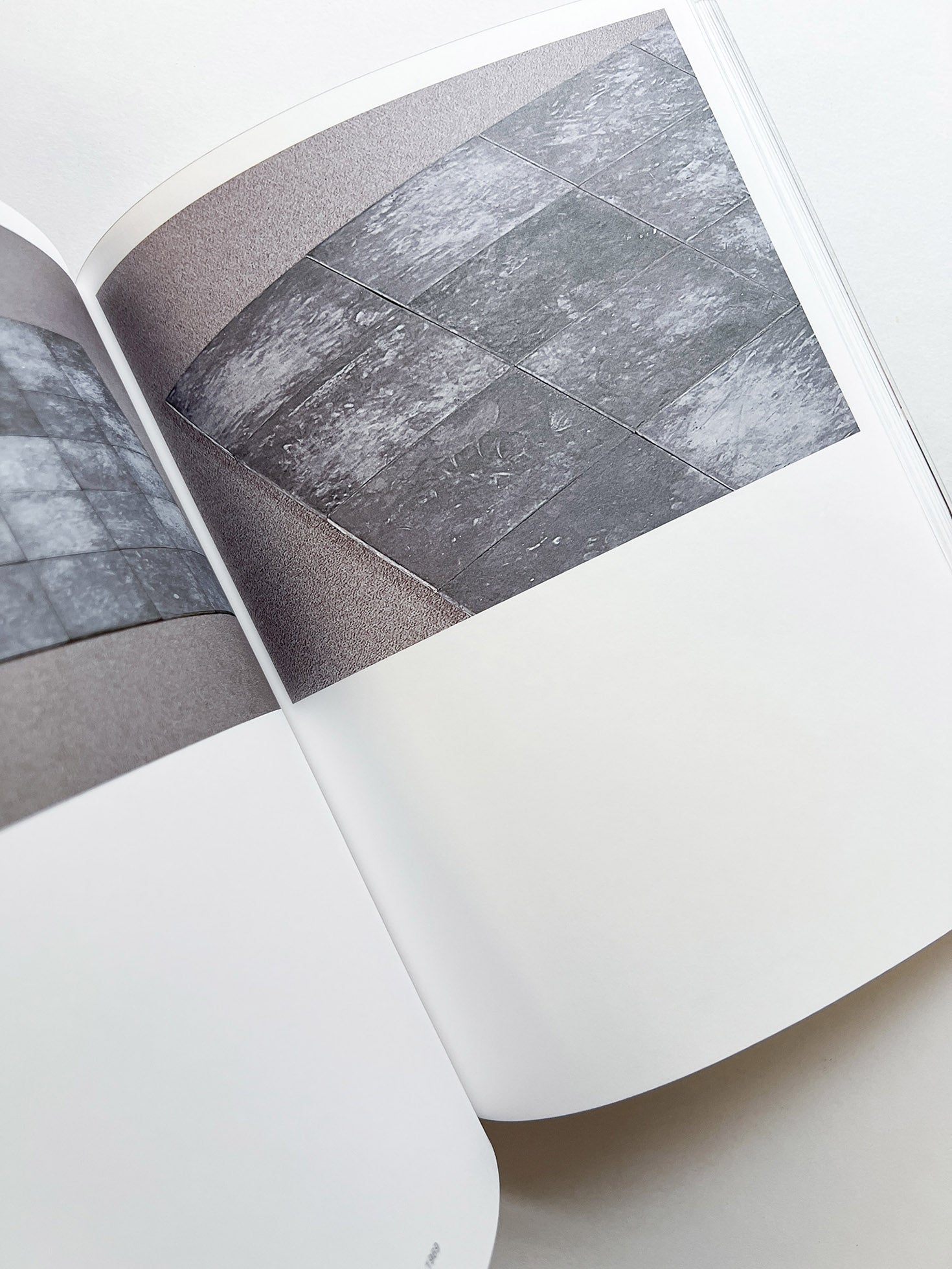 Between Sculpture and Poetry / CARL ANDRE　