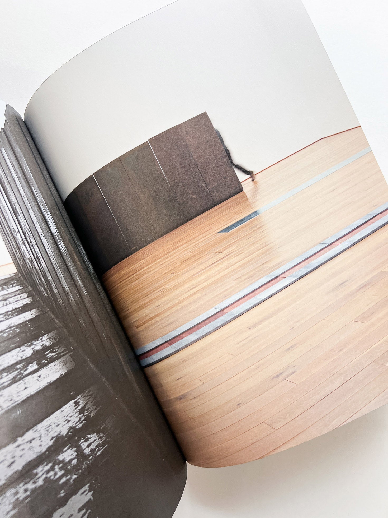 Between Sculpture and Poetry / CARL ANDRE　