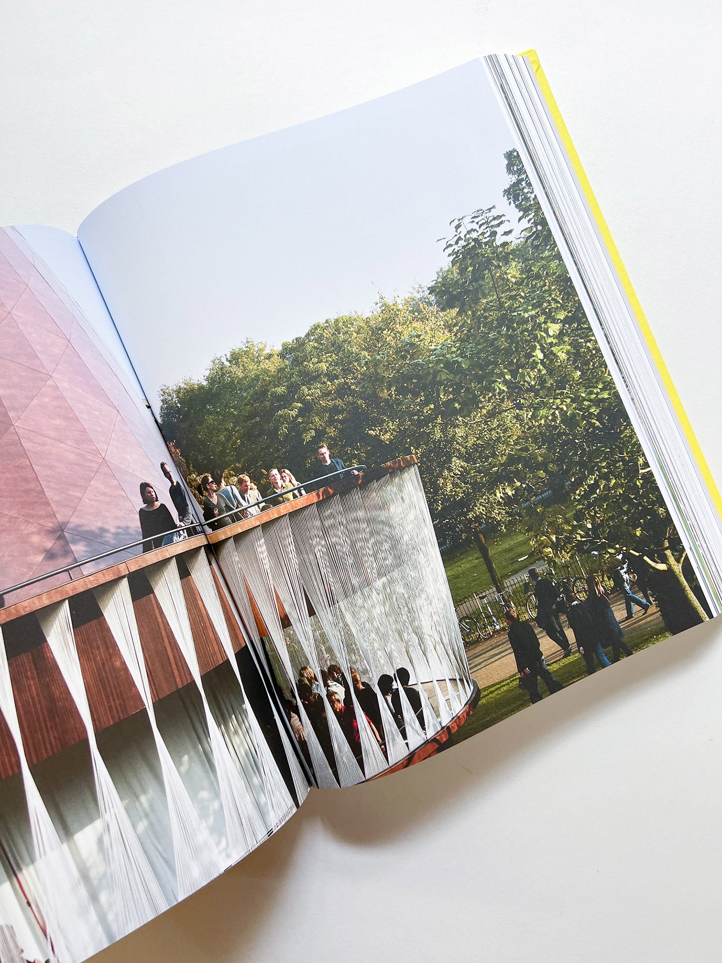 Experience / Olafur Eliasson - 本 屋 青 旗 Ao-Hata Bookstore