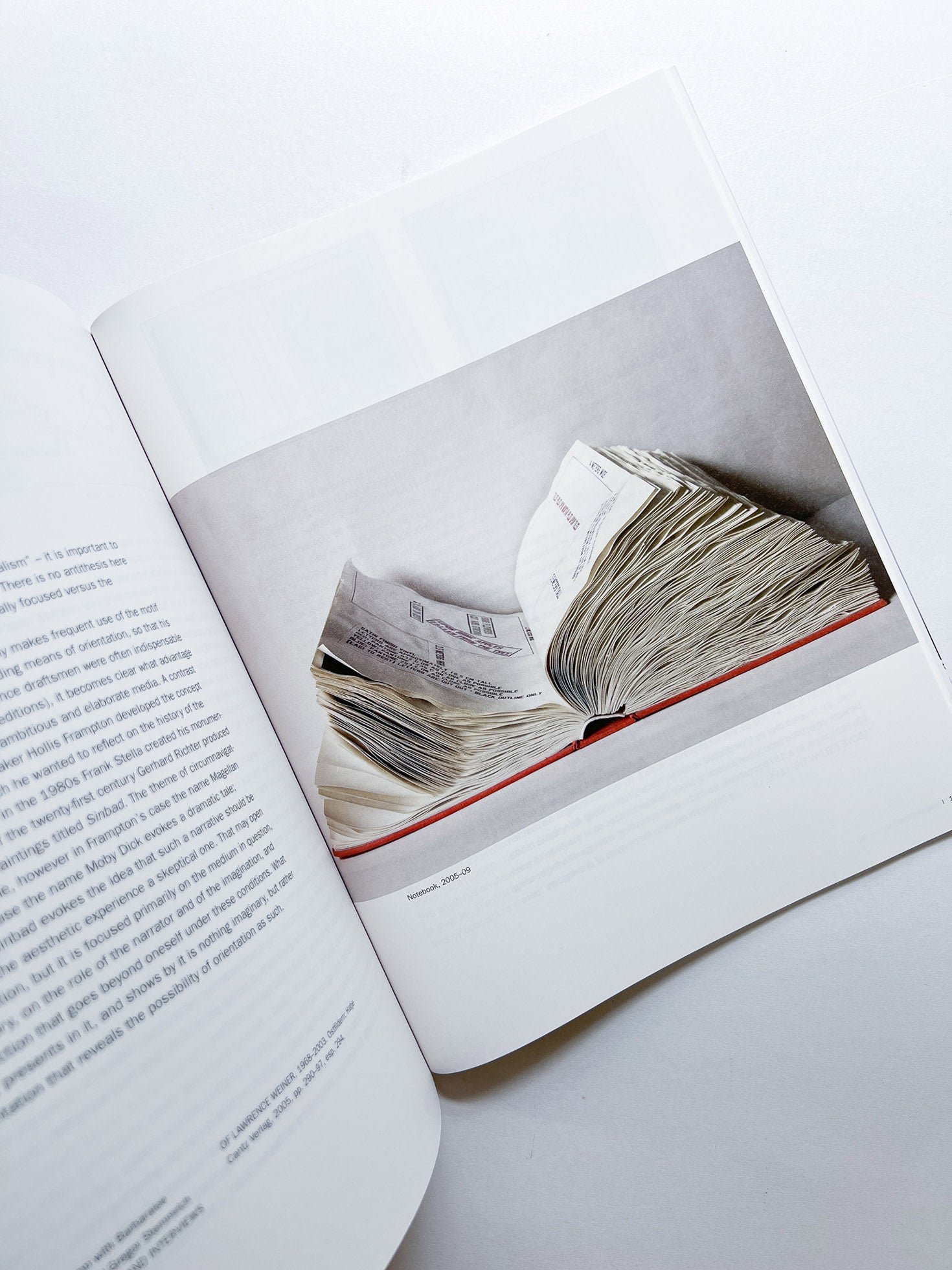 Written on the wind: Lawrence Weiner Drawings - 本 屋 青 旗 Ao