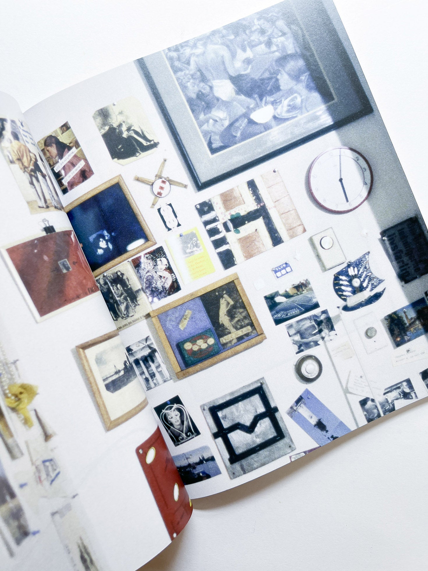 Written on the wind: Lawrence Weiner Drawings - 本 屋 青 旗