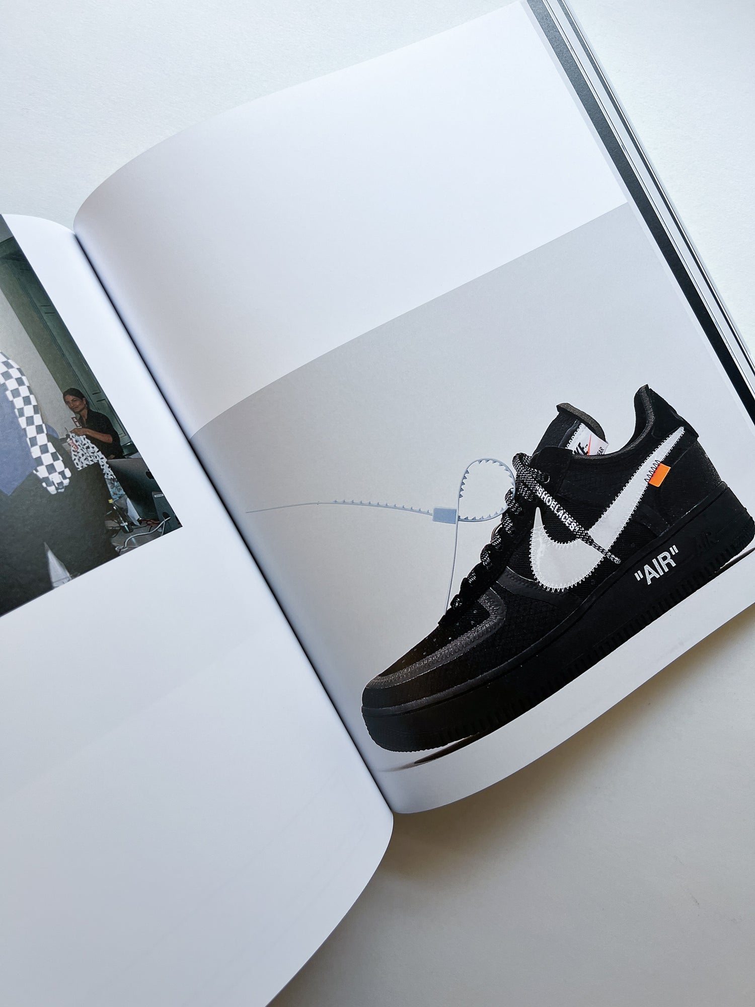 Virgil Abloh. Nike. ICONS - 本 屋 青 旗 Ao-Hata Bookstore