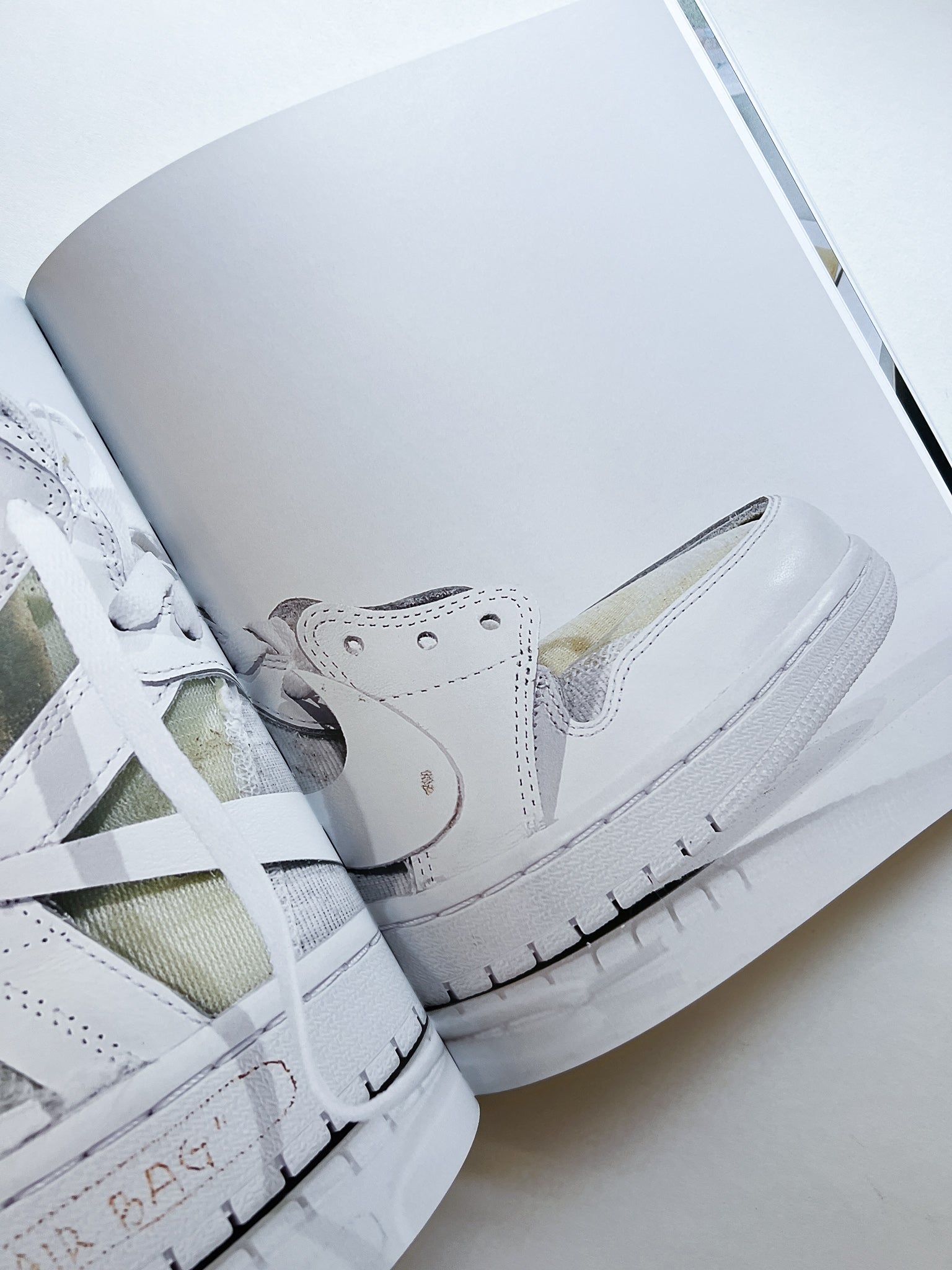 Virgil Abloh. Nike. ICONS - 本屋青旗 Ao-Hata Bookstore
