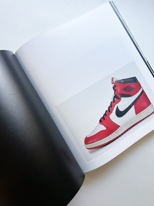 Virgil Abloh. Nike. ICONS - 本 屋 青 旗 Ao-Hata Bookstore