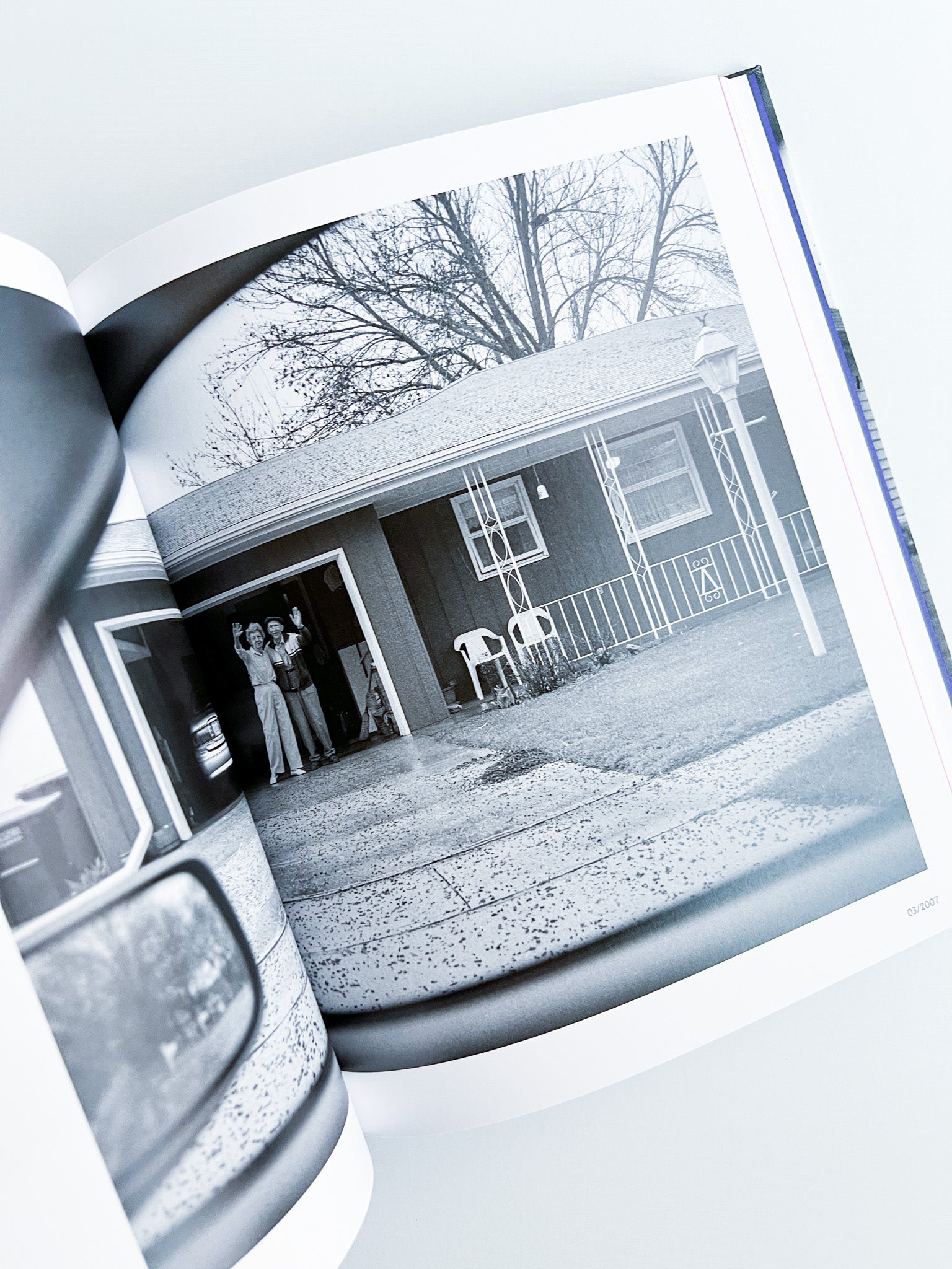 LEAVING AND WAVING / Deanna Dikeman [REPRINTED EDITION] - 本屋青旗