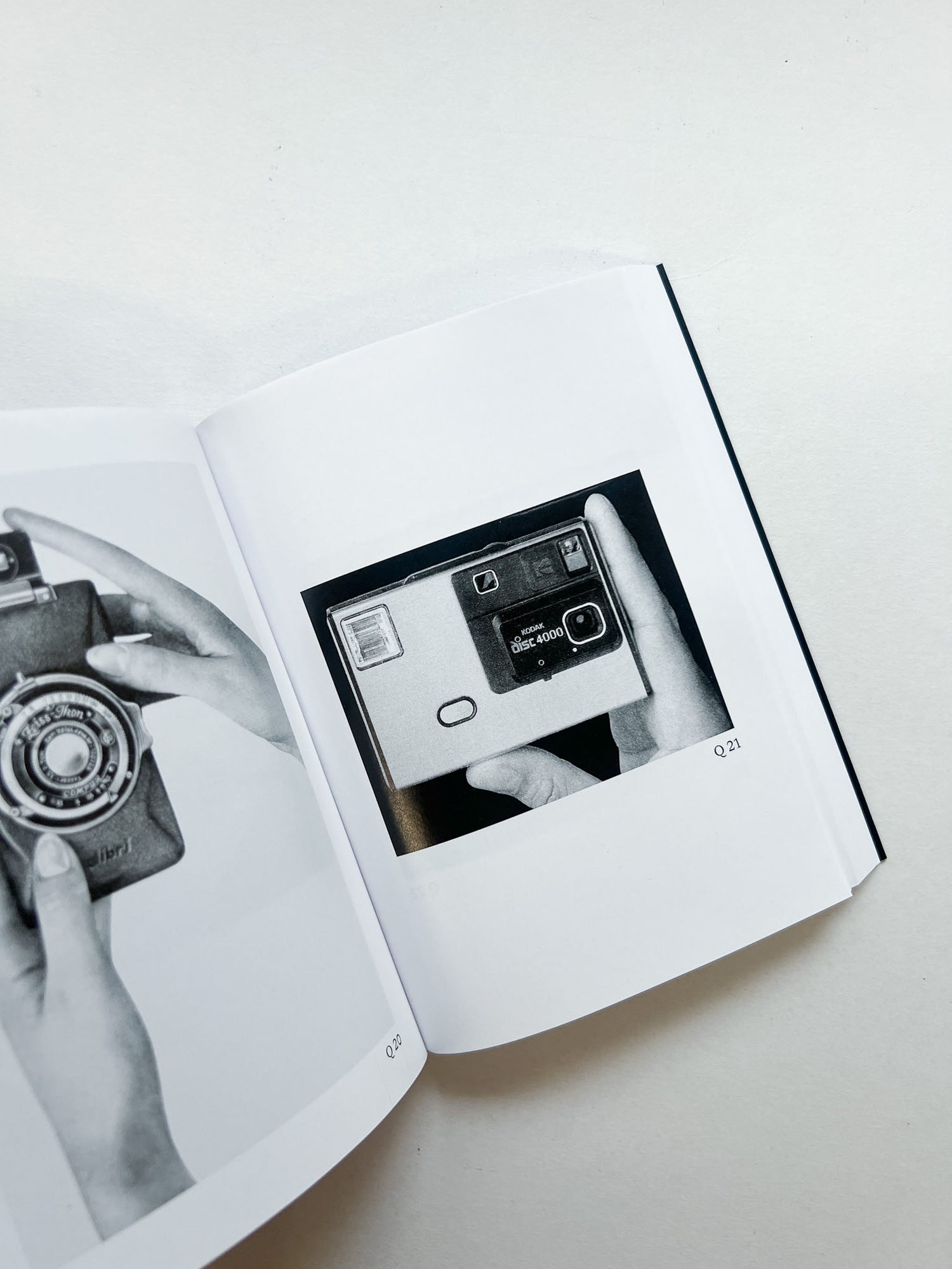 HOLDING THE CAMERA / Alberto Vieceli