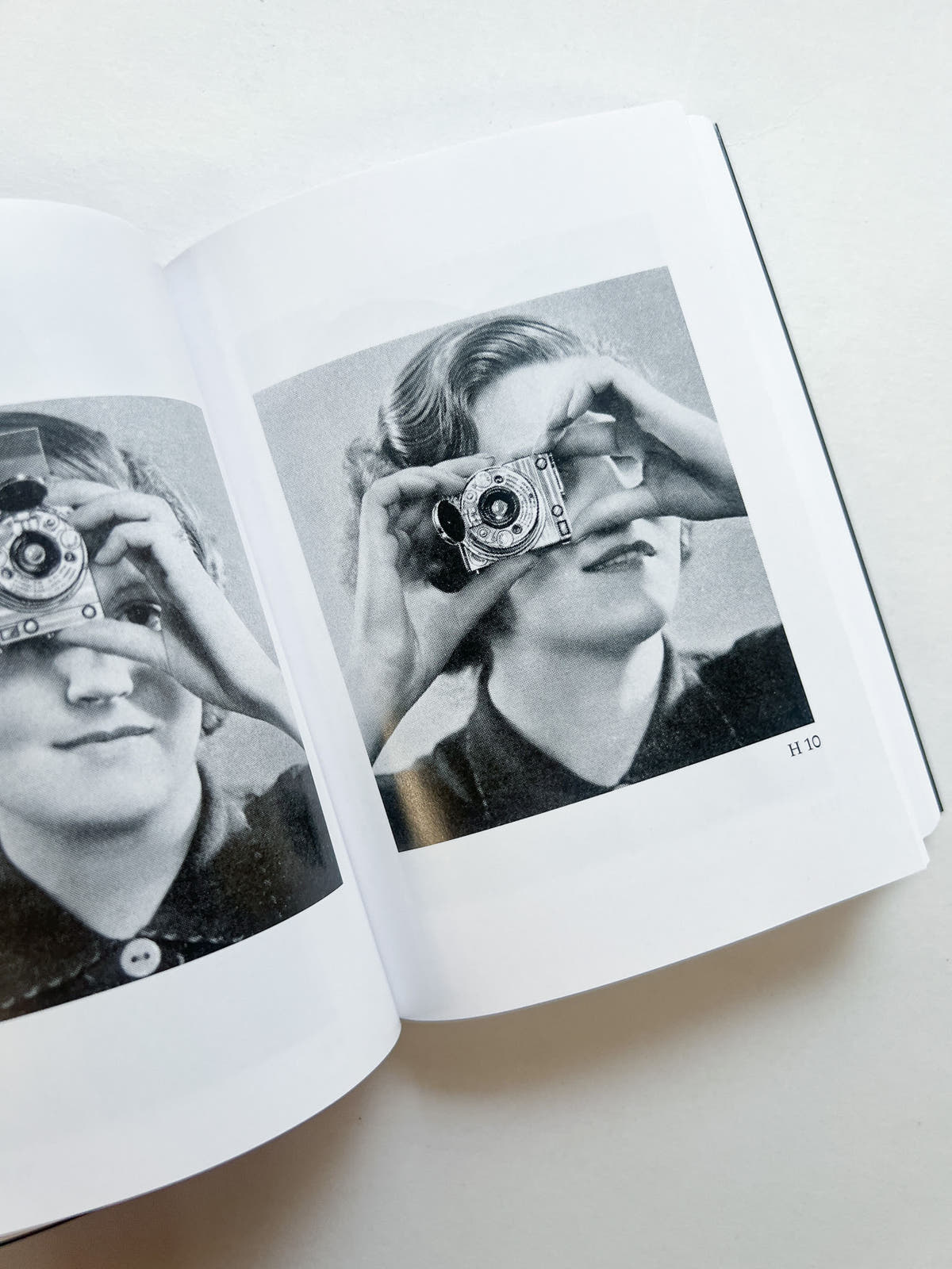 HOLDING THE CAMERA / Alberto Vieceli
