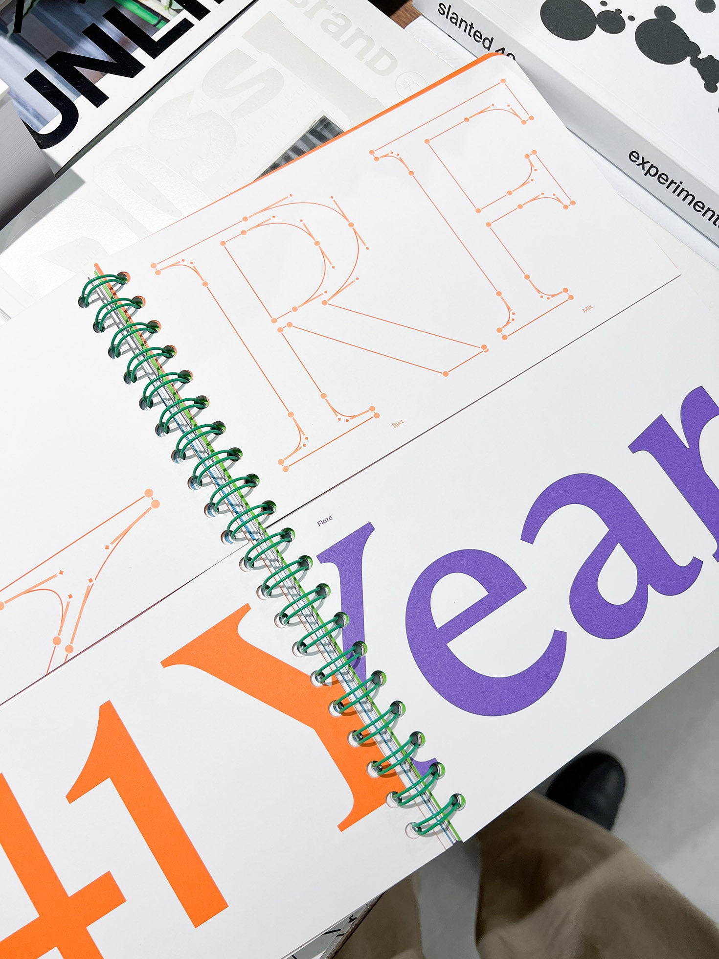 THE ARIZONA TYPE SPECIMEN 2 / Dinamo