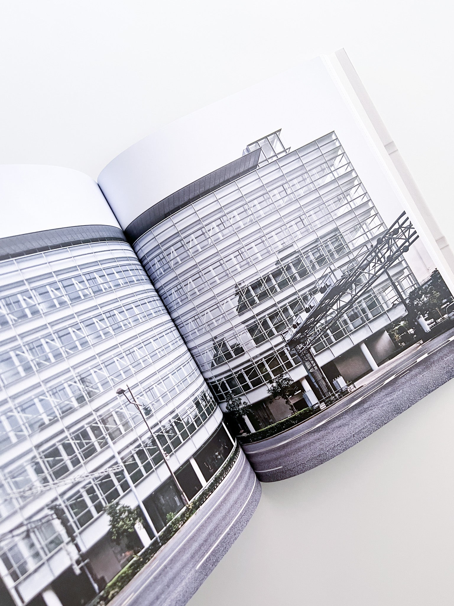 MAKI OPUS / Fumihiko Maki - 本 屋 青 旗 Ao-Hata Bookstore