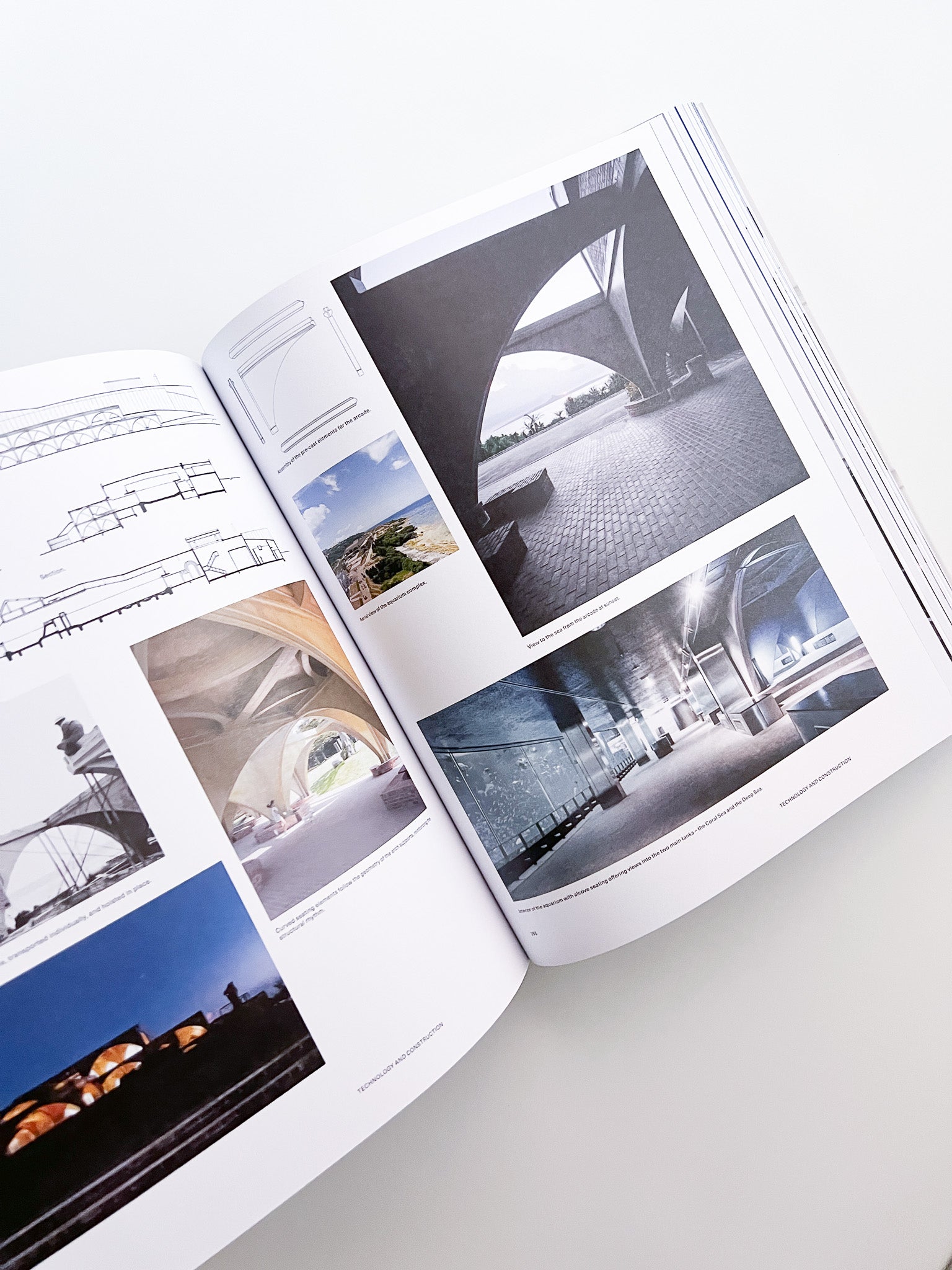 MAKI OPUS / Fumihiko Maki - 本 屋 青 旗 Ao-Hata Bookstore