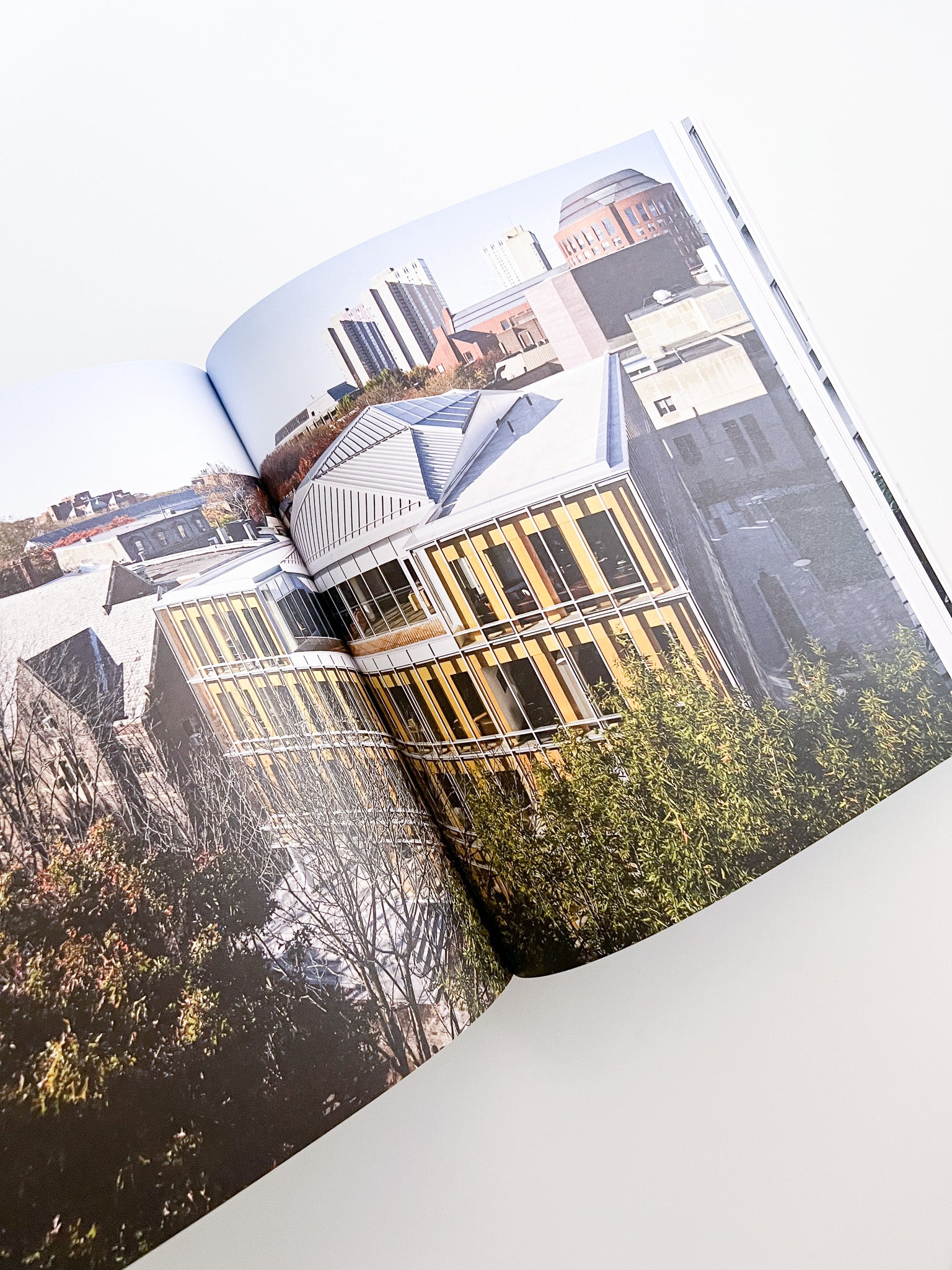 MAKI OPUS - Fumihiko Maki 作品集　槇文彦 MAKI OPUS / Fumihiko Maki - 本 屋 青 旗 Ao-Hata Bookstore