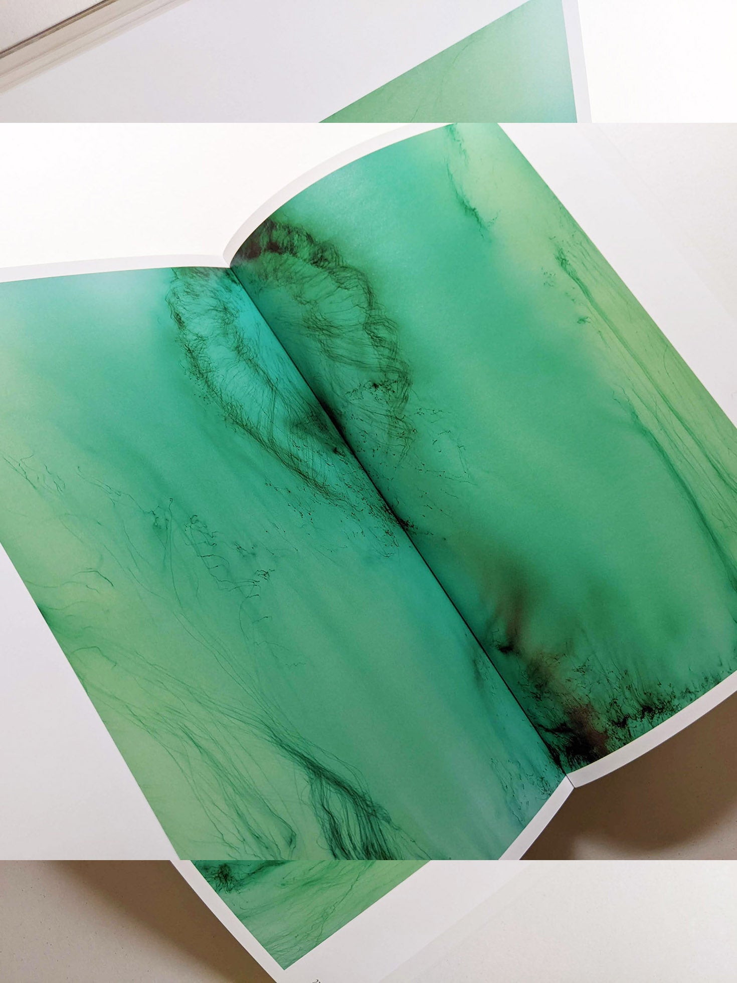 SOUND IS LIQUID / Wolfgang Tillmans
