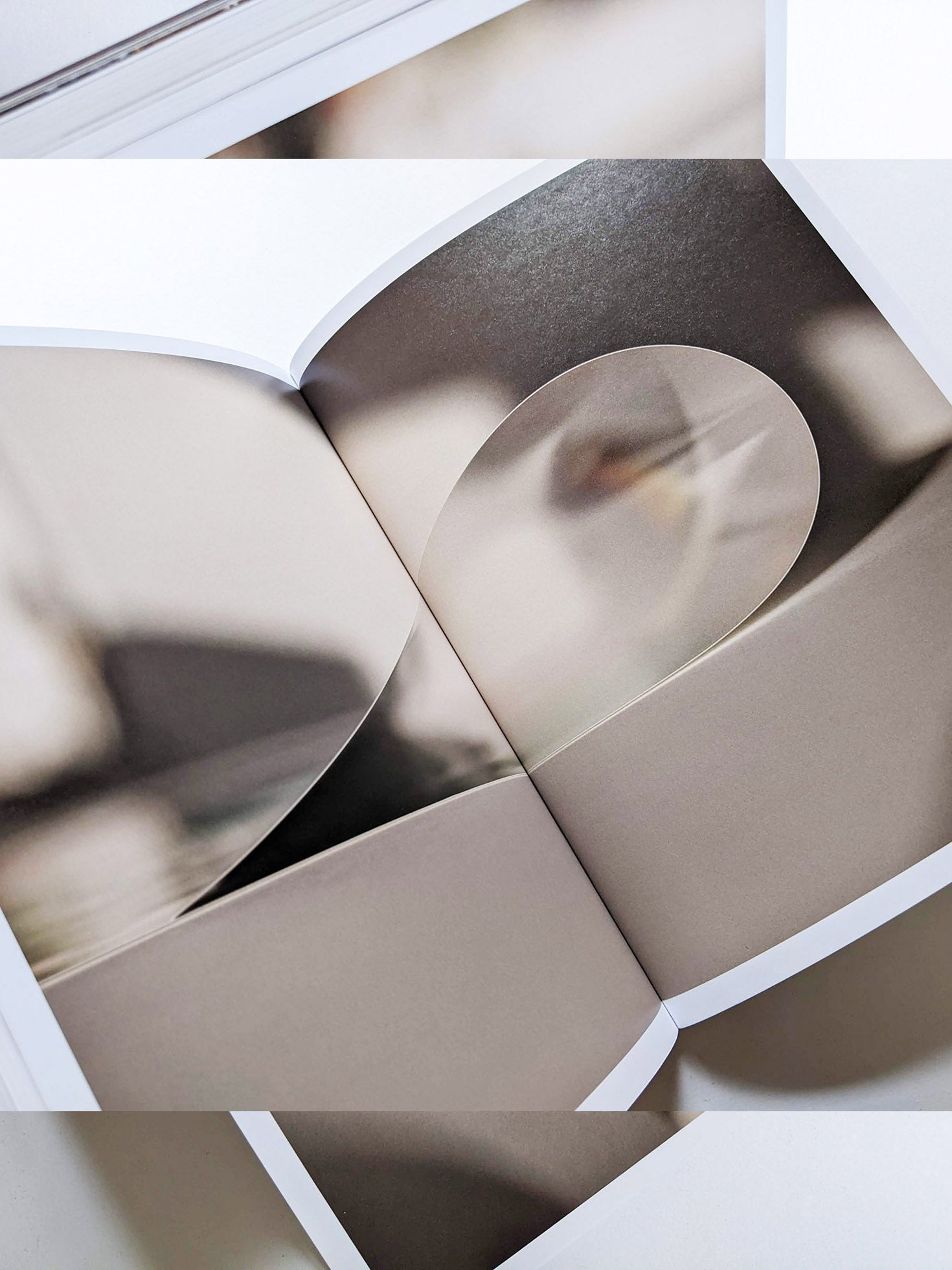 SOUND IS LIQUID / Wolfgang Tillmans