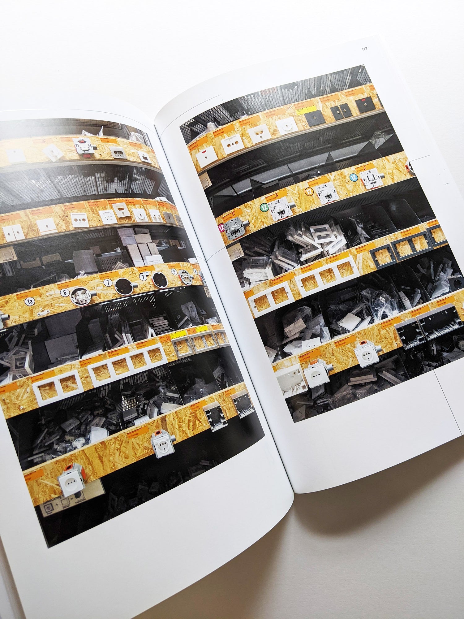 No thanks, I’m just looking / Lisa Sudhibhasilp