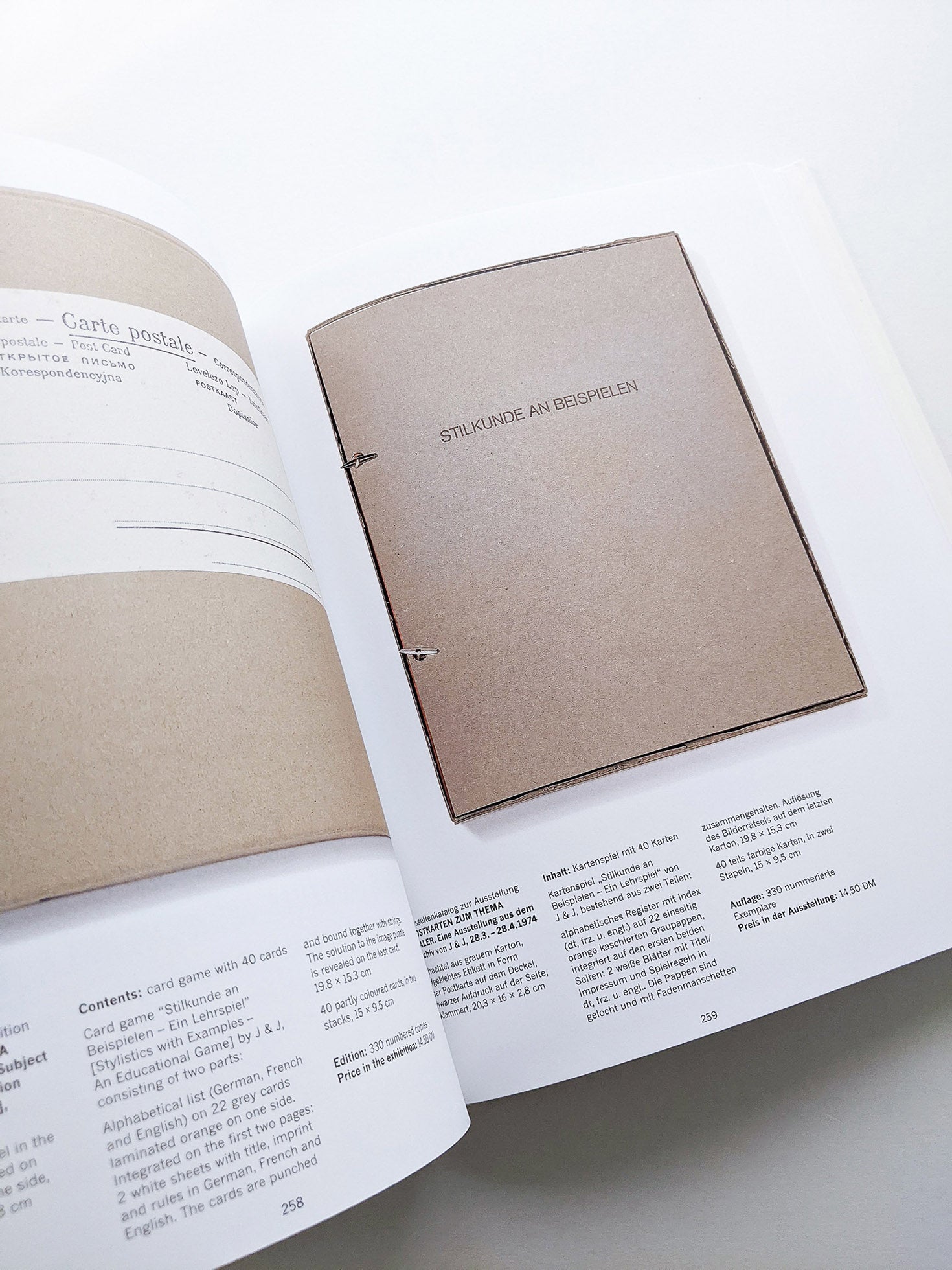 DIE KASSETTENKATALOGE DES STÄDTISCHEN MUSEUMS MÖNCHENGLADBACH