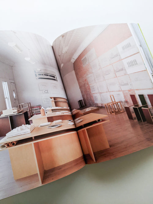 Donald Judd Spaces / Donald Judd - 本 屋 青 旗 Ao-Hata Bookstore