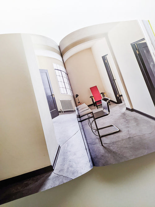 Donald Judd Spaces / Donald Judd - 本 屋 青 旗 Ao-Hata Bookstore